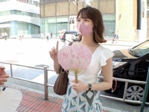【素人ナンパ】意外にも潮吹き体質だったアパレル店員お姉さん！！ねっとりフェラで初対面ペニスを咥え込むとアソコに…