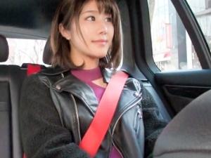 【女子大生】「中出しOKなの？」若いのにチ●ポ大好き！！3本のチ●ポをニヤニヤ咥え込むとそのままアソコにぶち込まれて…