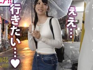 【素人】「美乳すぎｗｗ」見ているだけで勃起してくる綺麗なおっぱいが魅力的なお姉さんが戸惑いつつもビデオ撮影に！！