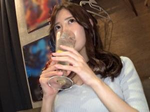 「看護師してます…」美容クリニック勤務のアラサーお姉さん！！オナニー披露から目隠し状態で複数の男とドＭプレイｗｗ