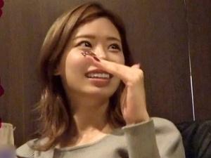 「あっ…だめ…イクッ…♡」ブシャッと吹き出るメス汁！！美人すぎるお姉さんがほろ酔い加減で潮吹きファックに興じるエロ動画