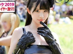 【素人】カメコに囲まれていた超人気レイヤーを捕獲成功！！ホテルで個別撮影からまんまとエロ行為に持ち込むと…