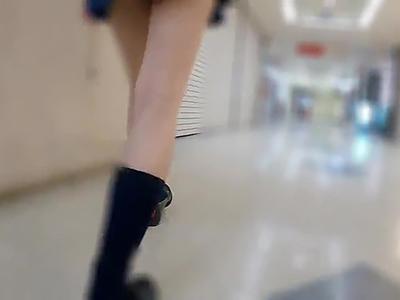 〖痴漢〗スレンダーな美少女が狙われる！過激な責めに遭い快感の波が続く様子が圧巻ですｗｗｗ