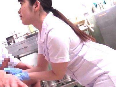 ＜入院生活！＞「おばさん看護師に興奮してきたｗ！」欲求不満になってしまい透けパン尻に・・フル勃起してマサカの展開勃発で！
