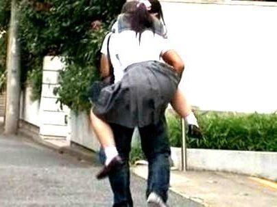 ＜媚薬痴漢＞「もう無理なの…！」地味な感じの制服女子！痴漢師餌食でガチｓｅｘもだえ感じる(アダルト動画)