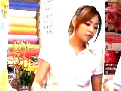 ＜看板娘＞「このルックスヤバすぎるｗＷ！」滅茶苦茶可愛い看板娘！頼み込んでエロ行為楽しんじゃうゾ！(アダルト動画)
