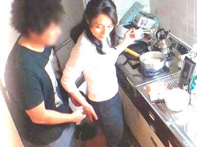 ＜ダメよ…＞「ババア、嘘つけｗ！」イケメンに口説かれ内心ウキウキ！余裕でヤレタカラ盗撮して売っとくはｗ！