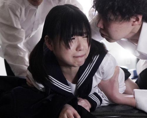 『はぃ…おちんちん舐めます…』【JK】女子が恐怖で性奴隷に…！言いなり肉便器になって男子たちが生挿入して中出し《レイプ》