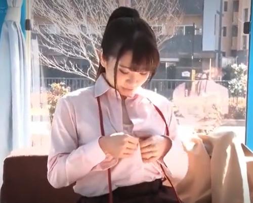 ≪マジックミラー号≫身長147㎝18歳の現役JK！動揺する少女をガン無視して無言でチンポ挿入しちゃう悪い大人≪素人≫