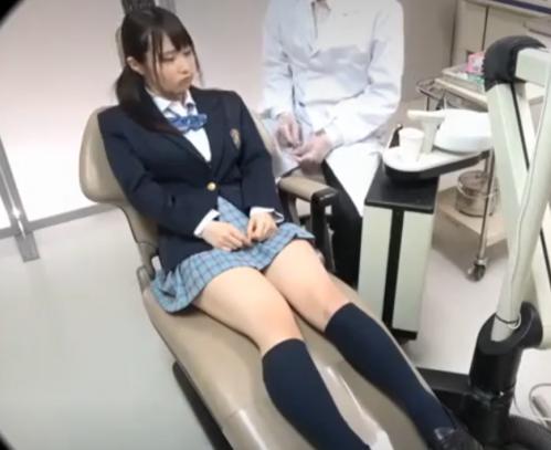 ※麻酔レイプ⚠【制服JK】変態歯科医は気に入った美少女を麻酔で眠らせてオチンポ挿入〜♬意識のないロリマンコに大量射精〜♥