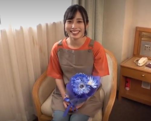 ≪筆おろし≫こんなに可愛い子が悩める童貞チンチンをバイトの休憩中に生挿入して膣内が精子まみれ≪素人ナンパ≫