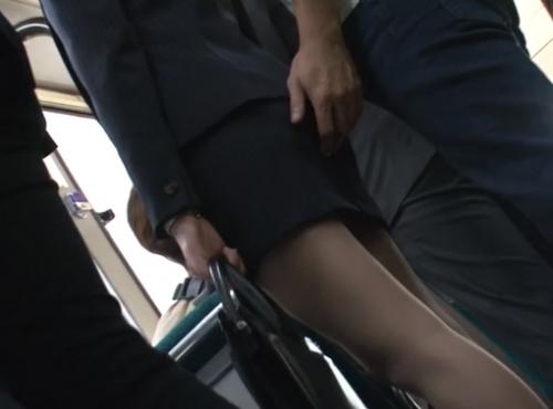 『んぅ…や、め…お願い、もうらめれぇ…』【OL痴漢】指テクで快楽落ちした美女が生チンポ挿入されて肉便器FUCK《レイプ》