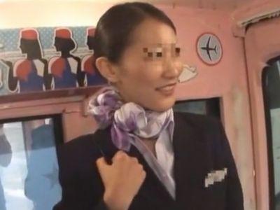【MM便】真面目そうな美女CAを言葉巧みに脱がす下着チェック！制服着衣でなし崩しにハメられるお姉さんのエロエロセックス！