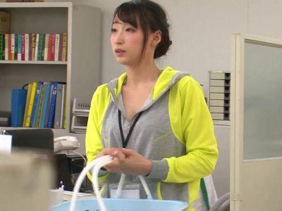 【蓮実クレア】ストレッチ体操講師のエロエロボディを図書館で責めて勃起チンポ挿入までしてしまう羞恥プレイで声我慢セックス‼