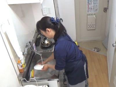 【熟女】おばさんレンタルで部屋に呼んだ五十路素人奥さん！他人棒に中出しされる浮気妻の不倫セックスの様子を盗撮隠し撮り！！