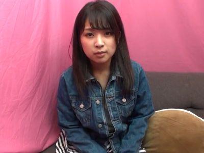 地味巨乳おっぱいな可愛い美少女に悩み相談！手コキ＆フェラから騎乗位素股で生ハメされエビ反り絶頂イキし中出し【素人ナンパ】