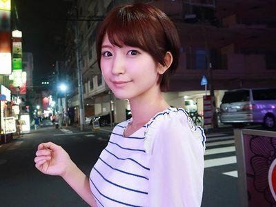 【素人】3P乱交セックスに興味津々なショートカット美少女がセーラー服コスプレしてハメ撮り‼中出しと顔射のエロ連続射精‼