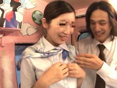 【MM便】真面目そうな清楚美女CAをナンパしなし崩しエロSEX⁉仕事の制服着衣で美乳おっぱいに精液ぶっかけ射精！