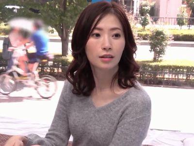 結婚間近の素人カップルナンパ企画！エステモニターでエロエロオイルマッサージから生ハメ無許可中出しされる寝取られセックス！