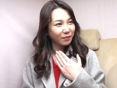 【熟女ナンパ】40代美魔女美女人妻が下着見せから電マ責めされホテル連れ込み！浮気妻が他人棒で中出しするエロ不倫セックス！