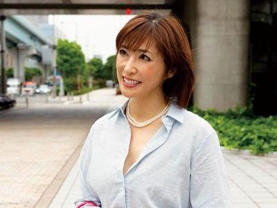 【熟女ナンパ】40代美魔女美女人妻が久々の勃起チンポに興奮！有名AV男優の若い肉棒を貪るエロエロ3P乱交不倫セックス！