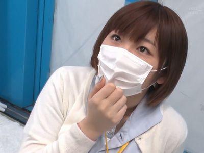 オナニーが出来ず勃起が収まらない絶倫素人を手コキ＆フェラで射精させる美女ナース！勃起が収まらず生ハメされるエロ着衣ハメ！