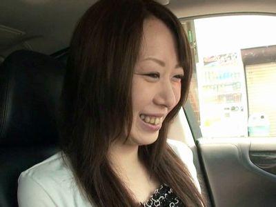 清楚美人な美女人妻が旦那が働いている傍で他人棒で不倫する淫乱ビッチな浮気妻‼家では貞淑でも外では肉食なエロエロ奥さん！