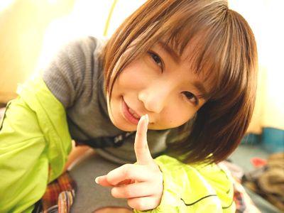 『秘密だからね♡』彼女が傍にいるのに誘惑してくる可愛い小悪魔美少女の逆NTRセックス！童顔ロリのエロビッチな痴女お姉さん！