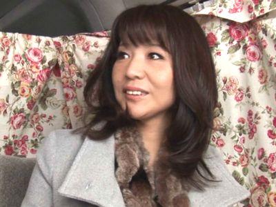 【熟女ナンパ】50代美魔女美女人妻が夫を裏切る不倫セックス！見た目清楚でも他人棒で浮気してしまう淫乱エロ奥さんに中出し！
