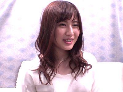 【人妻ナンパ】清楚で可愛い素人主婦が穴空く紙パンティ着衣で他人棒擦りつけ!なし崩し生ハメされる浮気妻の膣内射精不倫SEX‼
