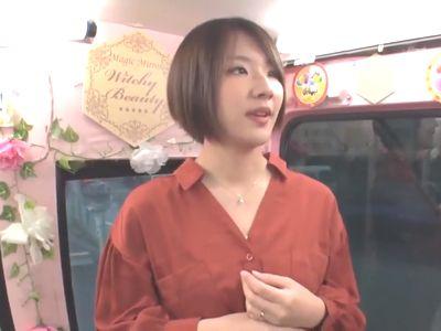 【MM便】30代ショートカット人妻がカメラの前で公開オナニー披露するエロ企画‼巧みに口説かれ他人棒でする不倫セックス‼