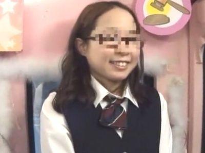 【MM便】AV業界とは無関係そうな真面目系地味眼鏡OLが下着見せから目の前に露出された勃起チンポをを射精させるエロ企画‼
