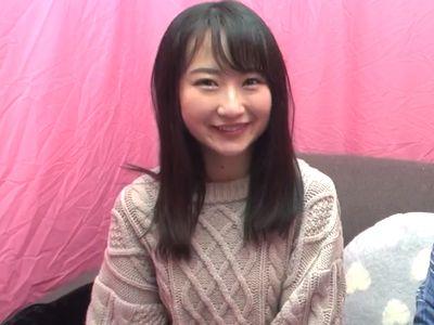 【素人ナンパ】小動物系で黒髪清楚な童顔ロリ地味美少女JDがベロキス指南で感じてしまい大量潮吹き＆エロエロ中出しセックス！