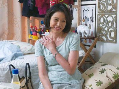 【連れ込み】五十路素人奥さんを自宅にナンパお持ち帰りし盗撮隠し撮り‼真面目に見えて旦那を裏切るエロ浮気妻の不倫セックス‼