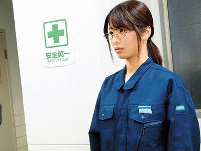 職場では地味眼鏡な工場職員が徐々に淫乱ビッチに変貌⁉アナル舐め＆フェラ抜き口内射精もするお姉さんに中出し《エロドラマ》