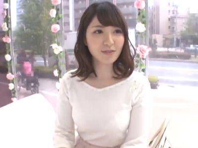 【マジックミラー】清楚で可愛いお嬢様系美少女JDをインタビュー中に巨根即ハメ⁉デカチンで喘ぐ着衣セックスのエロ企画！