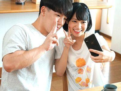 彼女が居ない自宅で幼馴染のパイパンスレンダー美少女とイチャイチャしまくりのエロエロハメ撮り浮気セックス〈伊賀まこ〉