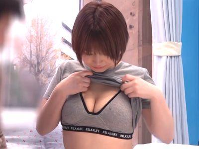 ショートカット美少女JDに童貞筆おろしをお願いエロ企画！手コキ＆フェラ＆騎乗位セックスするスポブラおっぱいな童顔ロリ！