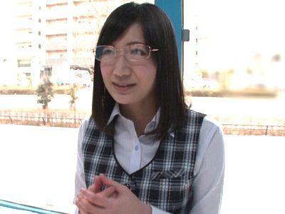 【マジックミラー】地味美人メガネOLをナンパし黒パンスト破き挿入⁉巨根デカチンにエロエロ痙攣アクメから精子ぶっかけ射精‼