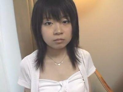 【素人ナンパ】可愛い地味美少女をGETしホテル連れ込み‼アナル丸見えのエロイタズラに困惑してしまうお姉さん‼
