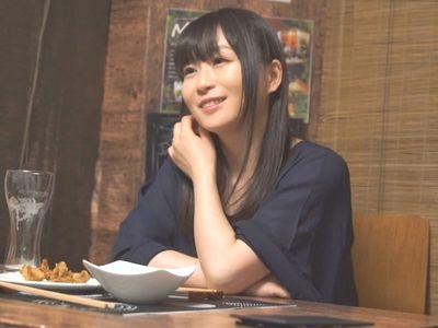 【連れ込み】相席居酒屋でナンパした三十路熟女人妻を自宅で盗撮隠し撮り‼他人棒で無許可中出しされるエロ浮気妻の不倫エッチ‼