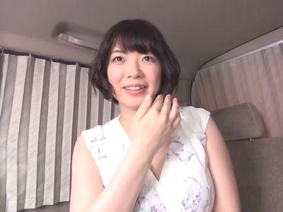 【センズリ鑑賞】清楚ショートカット美女がM字開脚パンチラ＆エロおっぱいでオカズとなり射精をお手伝いするせんずりサポート‼