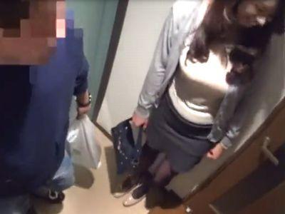 【連れ込み】年下男の自宅にナンパお持ち帰りされた三十路美魔女美女人妻！不倫セックスの様子を盗撮隠し撮りされるエロ浮気妻