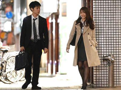 『終電ないなら…ウチ来る？』彼女が待ってる状態で同僚美女の自宅で宅飲み⁉ノーパンノーブラ部屋着がエロい逆NTRセックス‼