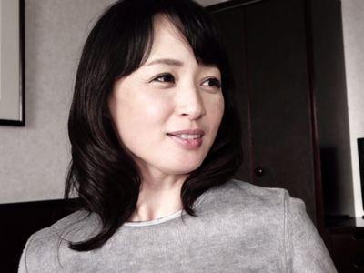 【熟女】若い男のオナニーが見たい淫乱ビッチな五十路素人奥さん！若い肉棒のせんずりチンポに興奮しエロエロ不倫セックス‼