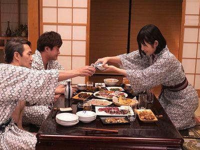 【出張先相部屋】女子社員が会社の策略で無理矢理性エロ接待の餌食に…温泉旅館の宴会で顔射ぶっかけされた巨乳おっぱい美少女！
