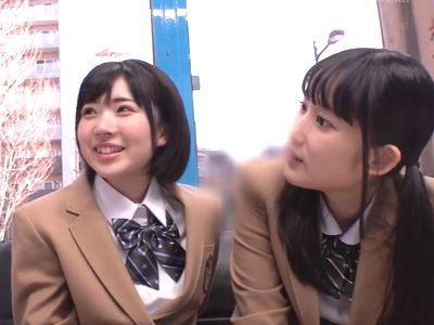 新作リップモニターと騙してナンパした可愛い童顔ロリ美少女jk2人組！ベロチューから制服着衣で挿入するエロ3P乱交セックス！