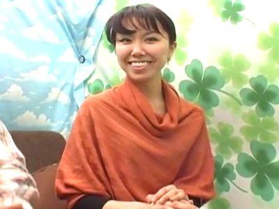 真面目そう美女な女子大生に素股をお願いするエロ企画！生理中なのにエロエロな腰使いで騎乗位プレイするお姉さん【素人ナンパ】