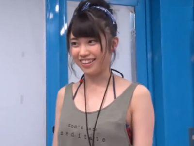 【マジックミラー】海で捕まえた可愛い清楚美少女JDが童貞のオナニーお手伝いするエロ企画‼筆おろしセックスで初体験‼