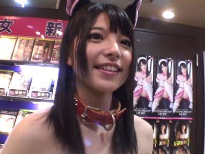 個室ビデオ店に降臨する有名アイドル女優！可愛い猫耳コスプレ着衣で一緒にAV鑑賞からエロセックスまでしてくれる夢の企画！